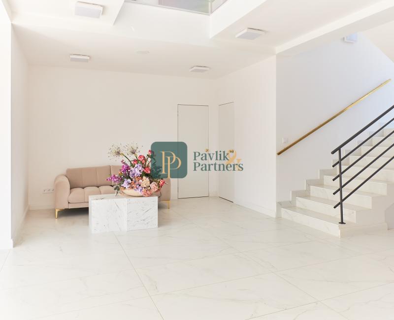 Prenájom reprezentatívne kancelárske priestory, Zobor, 6x parkovacie miesto