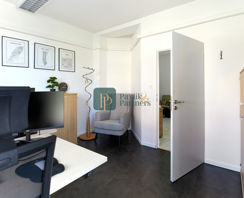 Prenájom reprezentatívne kancelárske priestory, Zobor, 6x parkovacie miesto