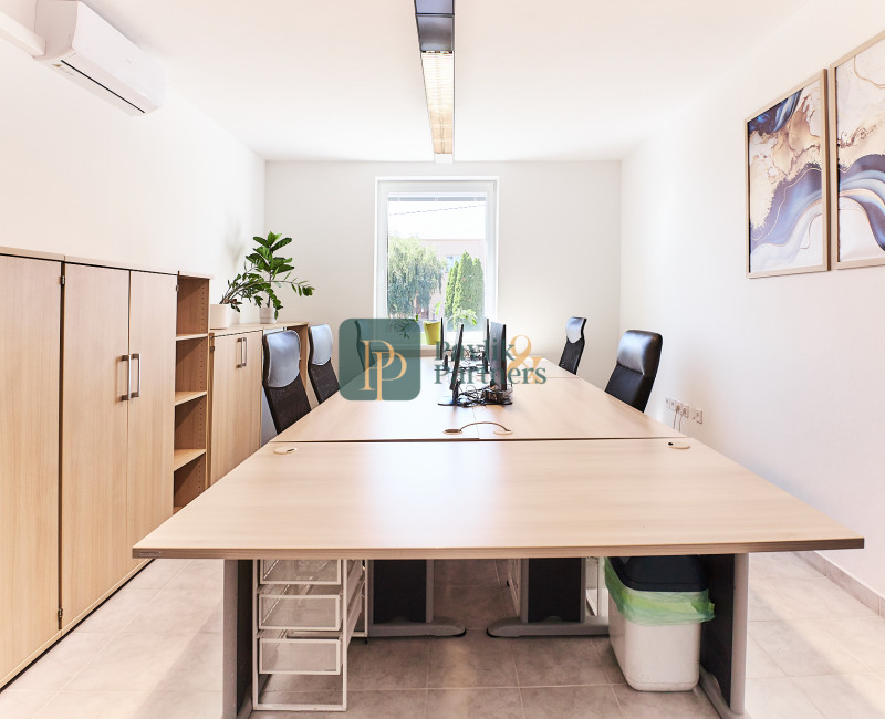 Prenájom reprezentatívne kancelárske priestory, Zobor, 6x parkovacie miesto