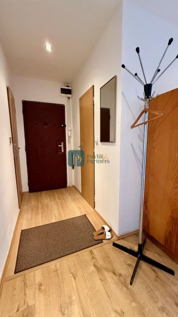 Predaj veľký 2 izbový byt, čiastočná rek., šatník, Chrenová