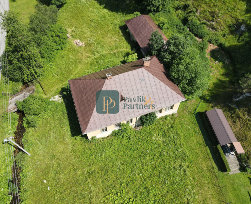 Predaj pozemok 40á, usadlosť pod Donovalmi so starým RD