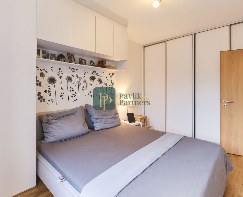 Prenájom veľký 2 izbový byt, terasa, garážové státie, Zobor