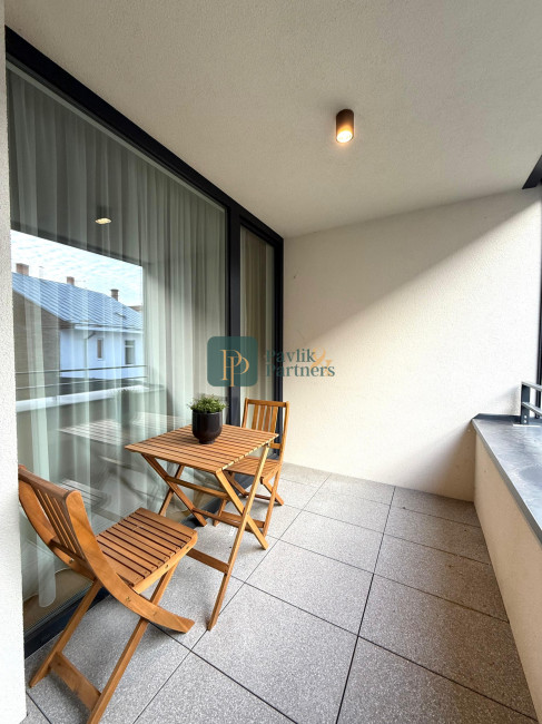 Prenájom štýlový 2 izbový byt s terasou, parkovaním, priamo pod hradom - REZERVOVANÝ