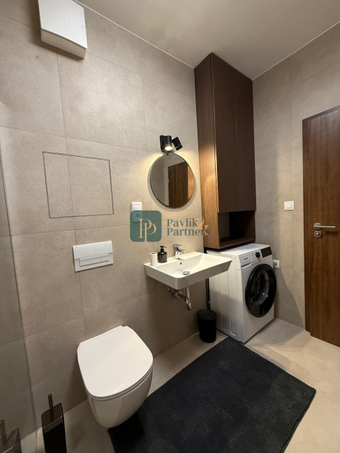 Prenájom štýlový 2 izbový byt s terasou, parkovaním, priamo pod hradom - REZERVOVANÝ