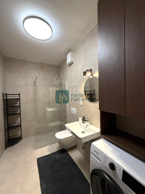 Prenájom štýlový 2 izbový byt s terasou, parkovaním, priamo pod hradom - REZERVOVANÝ