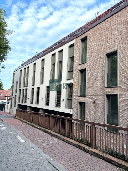 Prenájom štýlový 2 izbový byt s terasou, parkovaním, priamo pod hradom - REZERVOVANÝ