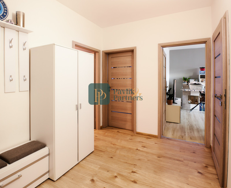 Predaj zrekonštruovaný veľký 3 izbový byt, balkón, 85m2
