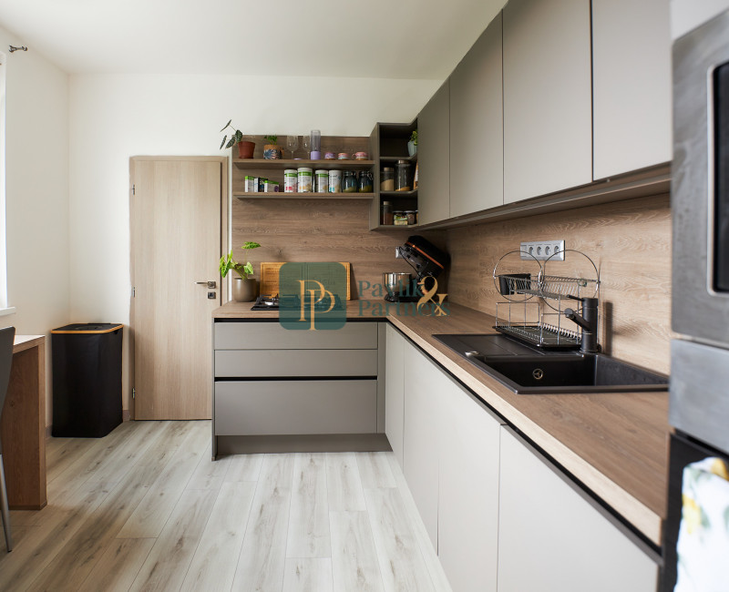 Predaj veľký 3 izbový byt, kompletná rek., balkón, 85m2