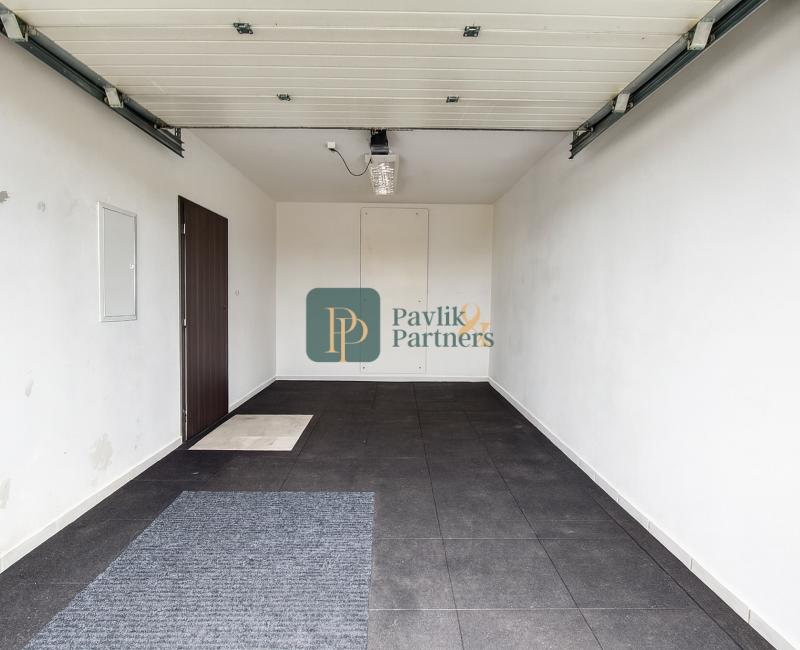 Predaj 4 izbový moderný rodinný dom, garáž, zariadený