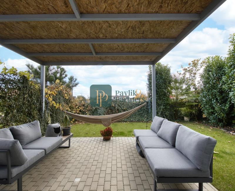 Predaj 4 izbový moderný rodinný dom, garáž, zariadený