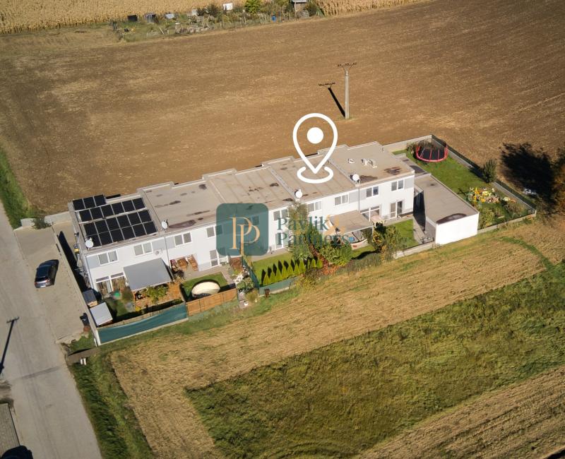 Predaj 4 izbový moderný rodinný dom, garáž, zariadený