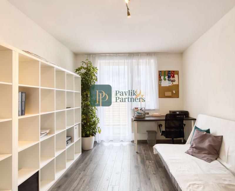 Predaj 4 izbový moderný rodinný dom, garáž, zariadený