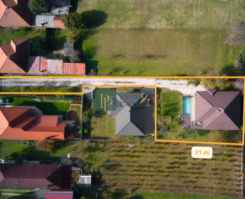 Predaj krásny zariadený 4 izbový rodinný dom, bazén, 760m2 pozemok