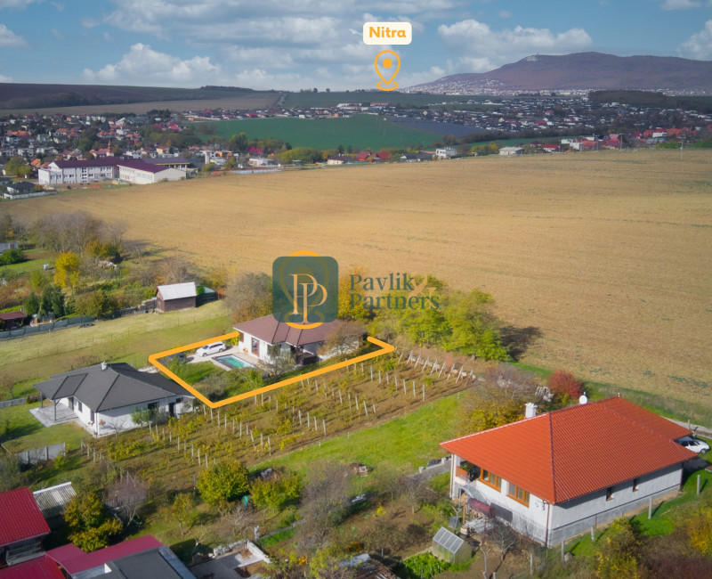 Predaj krásny zariadený 4 izbový rodinný dom, bazén, 760m2 pozemok