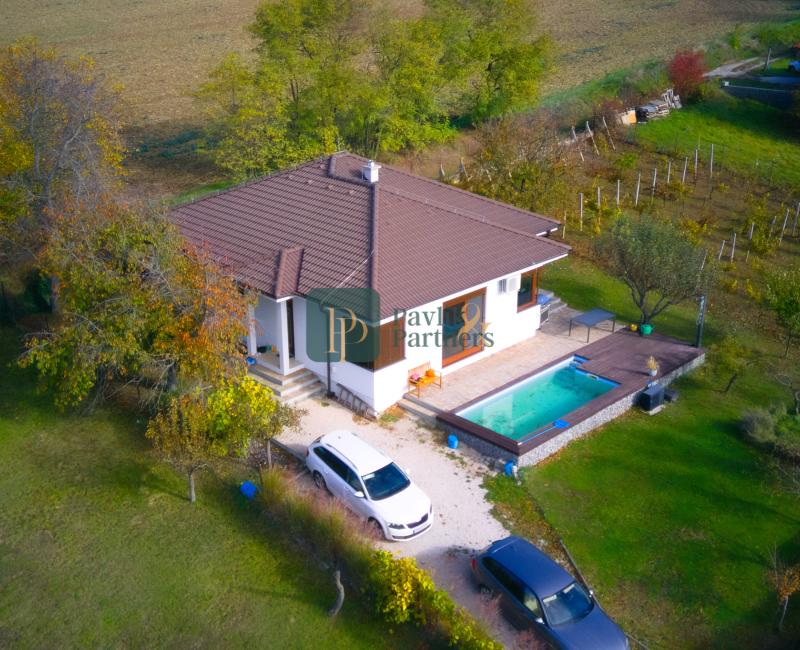 Predaj krásny zariadený 4 izbový rodinný dom, bazén, 760m2 pozemok