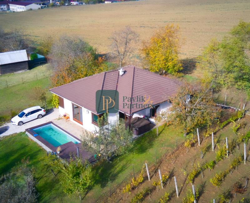 Predaj krásny zariadený 4 izbový rodinný dom, bazén, 760m2 pozemok