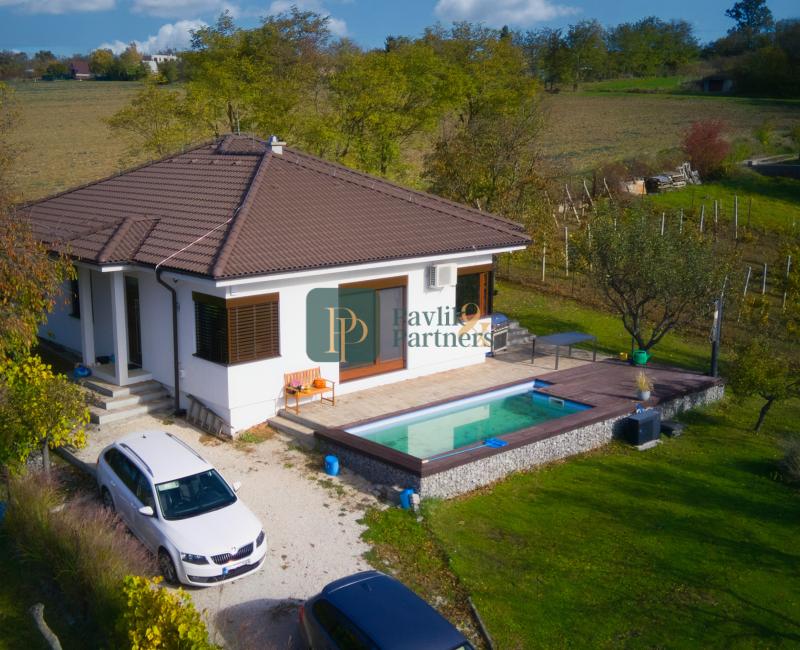 Predaj krásny zariadený 4 izbový rodinný dom, bazén, 760m2 pozemok