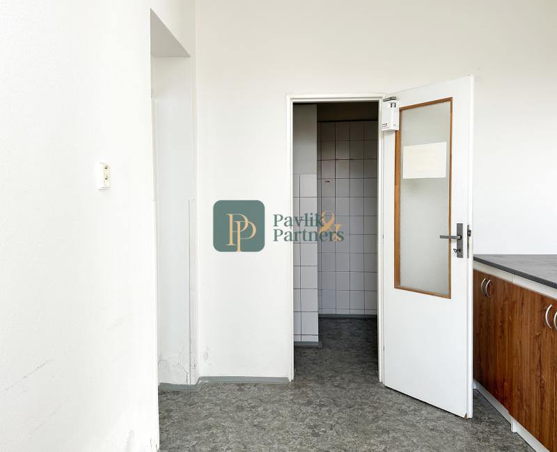 Prenájom obchodné/kancelárske priestory, Staré Mesto, parkovanie