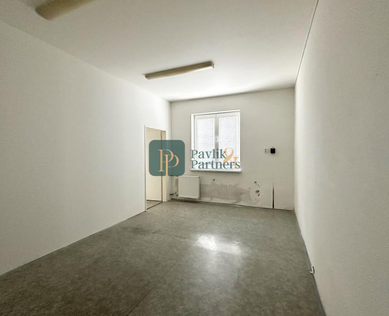 Prenájom obchodné/kancelárske priestory, Staré Mesto, parkovanie