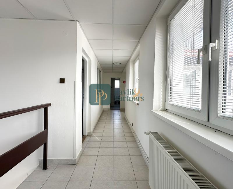 Prenájom obchodné/kancelárske priestory, Staré Mesto, parkovanie