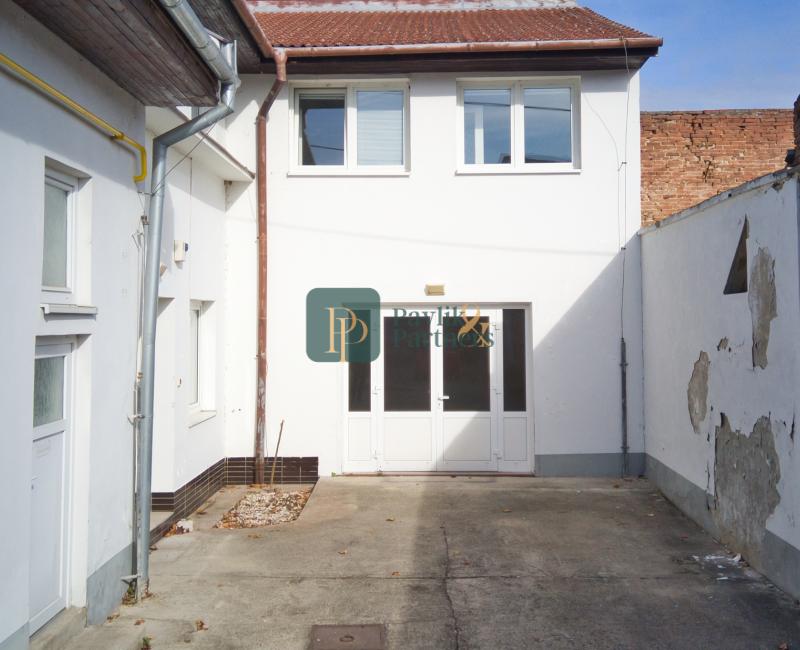 Prenájom obchodné/kancelárske priestory, Staré Mesto, parkovanie