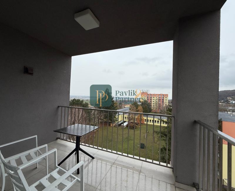 Prenájom veľký 2 izbový byt, terasa, garážové státie, Zobor