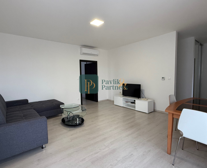 Prenájom veľký 2 izbový byt, terasa, garážové státie, Zobor