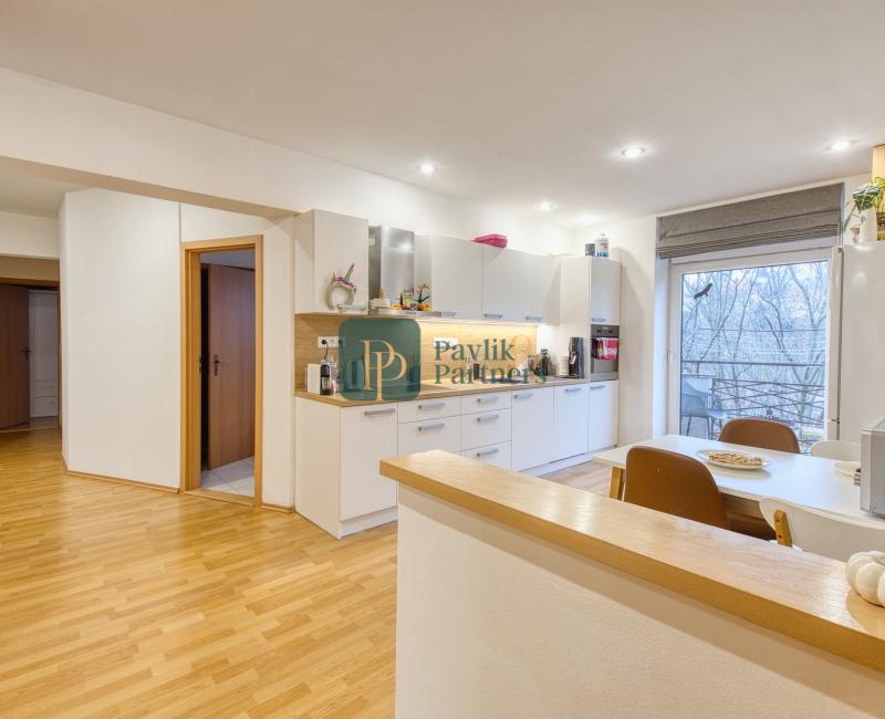 Predaj veľkometrážny 3 izbový byt, 2x kúpeľňa, 2x balkón, tehla