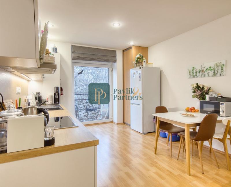 Predaj veľkometrážny 3 izbový byt, 2x kúpeľňa, 2x balkón, tehla