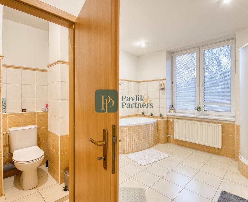 Predaj veľkometrážny 3 izbový byt, 2x kúpeľňa, 2x balkón, tehla