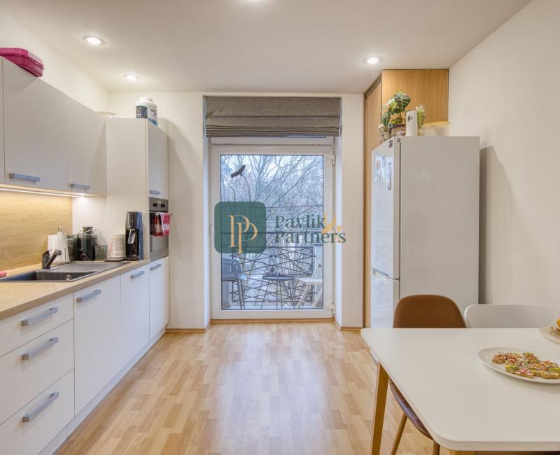 Predaj veľkometrážny 3 izbový byt, 2x kúpeľňa, 2x balkón, tehla