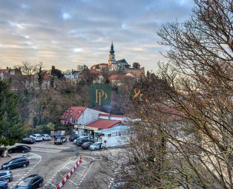 Predaj veľkometrážny 3 izbový byt, 2x kúpeľňa, 2x balkón, tehla
