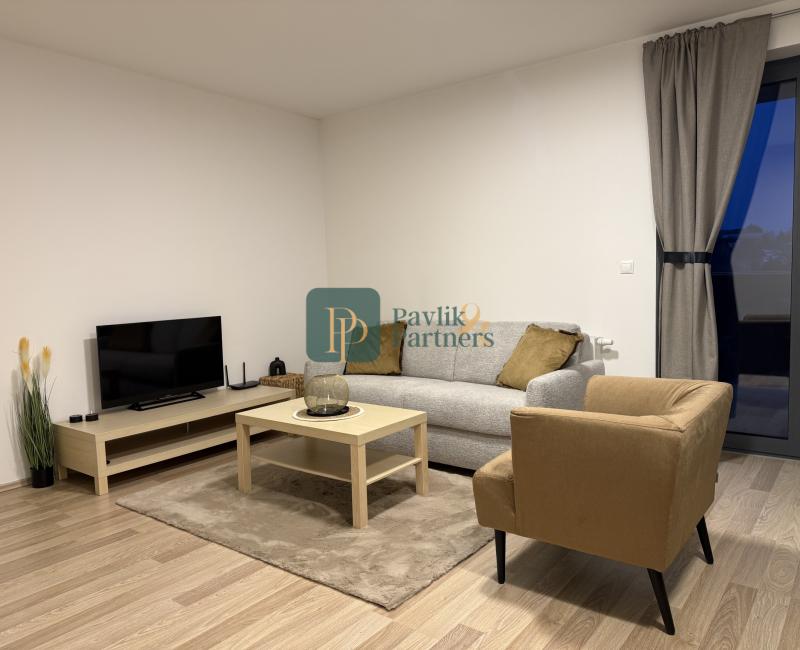 Prenájom 2 izbový byt, Zobor, veľká terasa, garáž, krásne výhľady