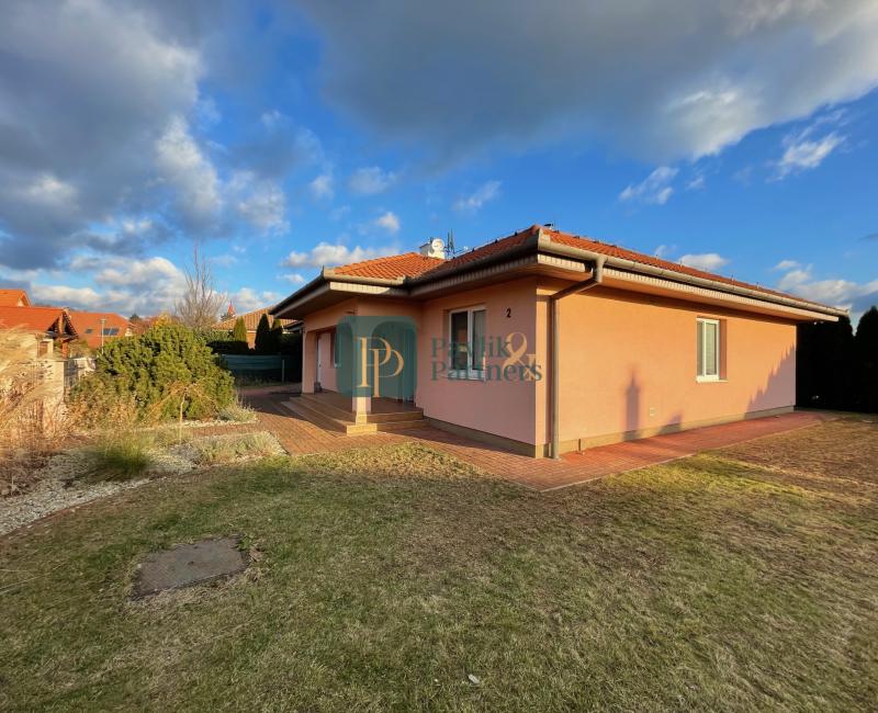 Prenájom 4 izbový rodinný dom, zariadený, Janíkovce, garáž