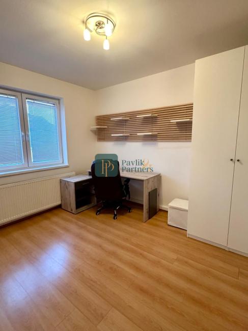 Prenájom 4 izbový rodinný dom, zariadený, Janíkovce, garáž