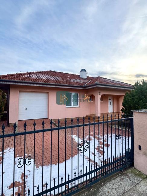 Prenájom 4 izbový rodinný dom, zariadený, Janíkovce, garáž