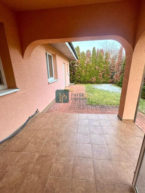 Prenájom 4 izbový rodinný dom, zariadený, Janíkovce, garáž