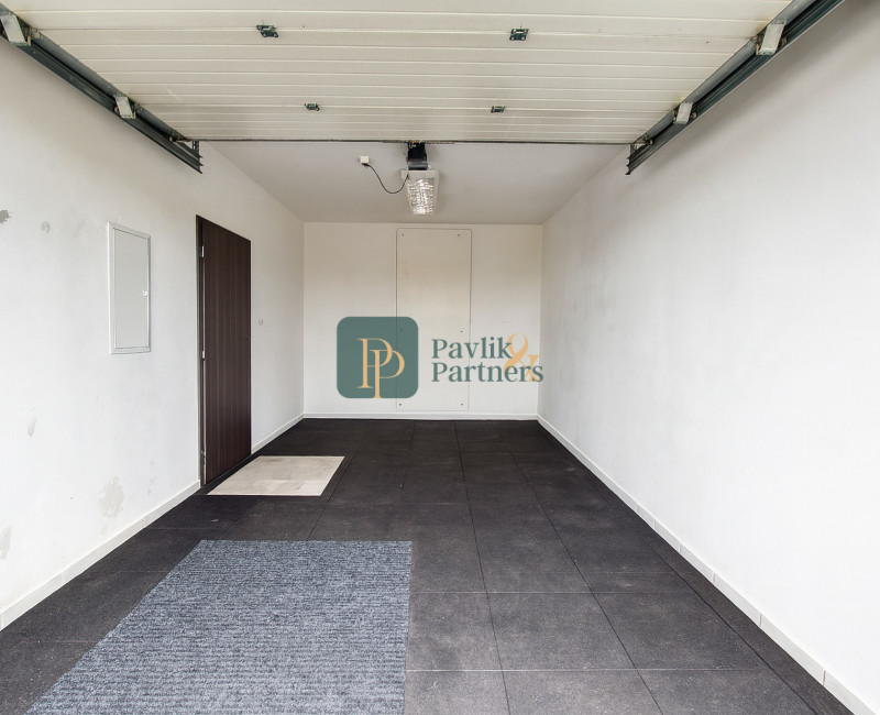 Predaj 4 izbový moderný rodinný dom, garáž, zariadený