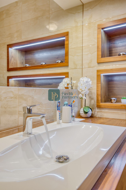 Predaj nadštandardný 3 izbový byt, centrum mesta, tehlová bytovka