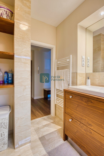 Predaj nadštandardný 3 izbový byt, centrum mesta, tehlová bytovka