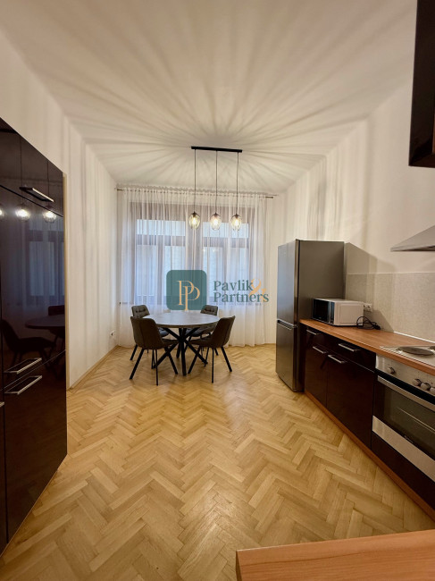 Prenájom veľkometrážny 2 izbový byt, staromestské bývanie, 78m2