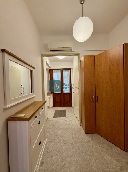 Prenájom veľkometrážny 2 izbový byt, staromestské bývanie, 78m2