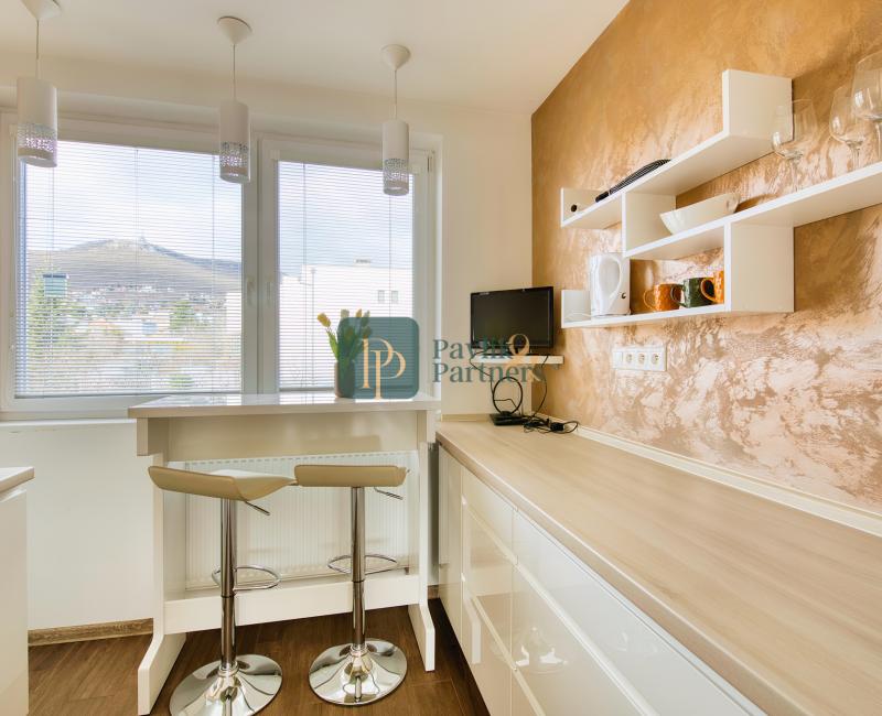 Predaj veľký 3 izbový byt, Zobor, tehla, loggia, krásne výhľady