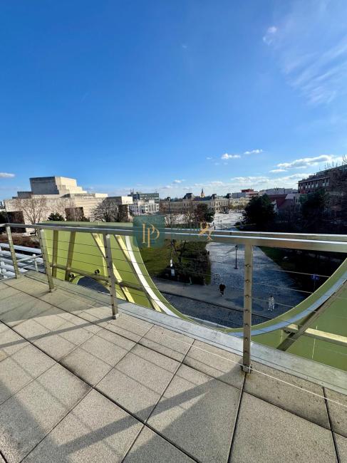 Prenájom kancelárske priestory, 110m2, parkovacie miesto, úplne centrum mesta.