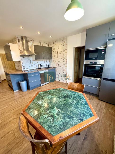 Prenájom 3 izb.byt Chrenová, balkón, zariadený.