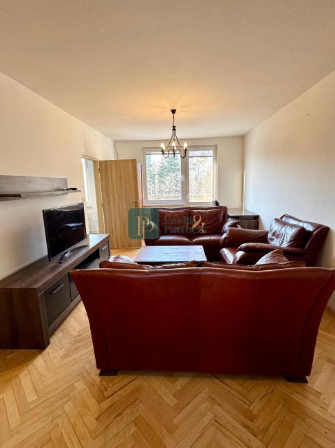 Prenájom 3 izb.byt Chrenová, balkón, zariadený.