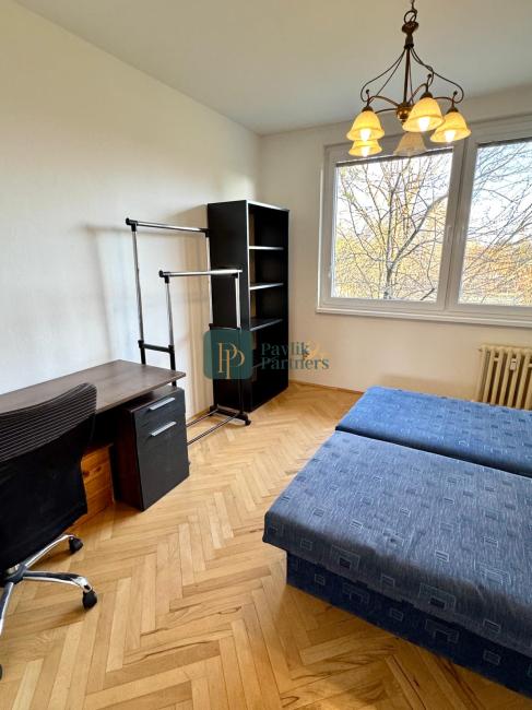 Prenájom 3 izb.byt Chrenová, balkón, zariadený.