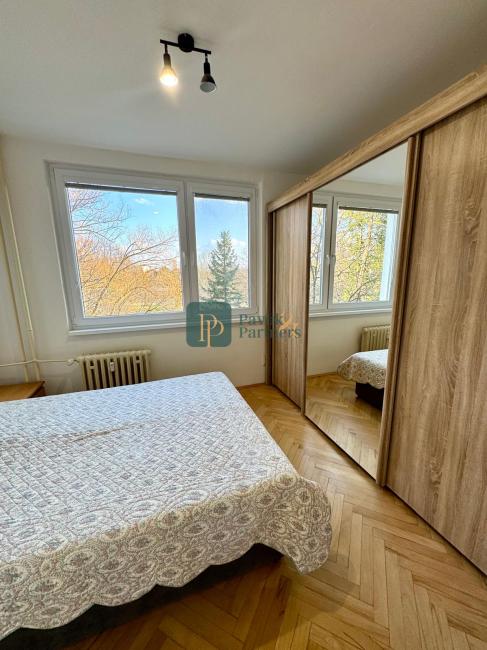 Prenájom 3 izb.byt Chrenová, balkón, zariadený.