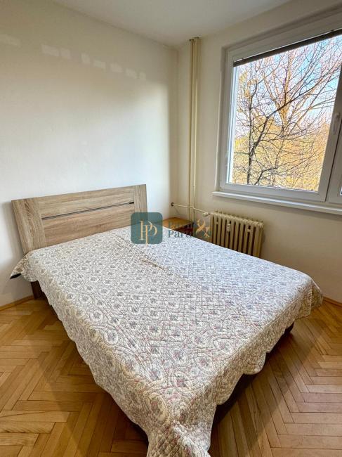 Prenájom 3 izb.byt Chrenová, balkón, zariadený.