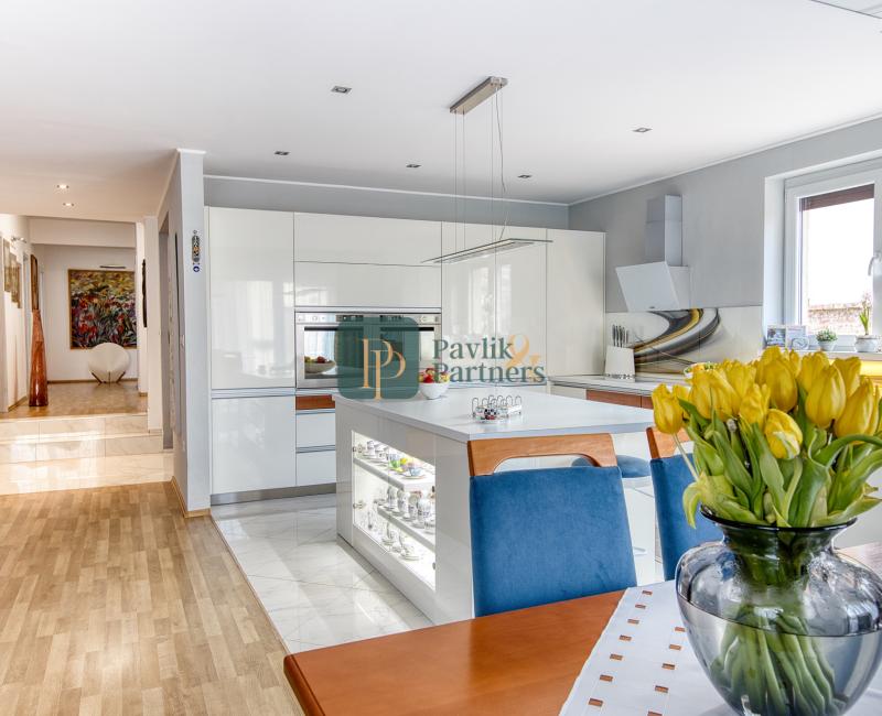 Predaj 4 izbový RD Senec, úplné centrum, bazén, EXKLUZÍVNE!